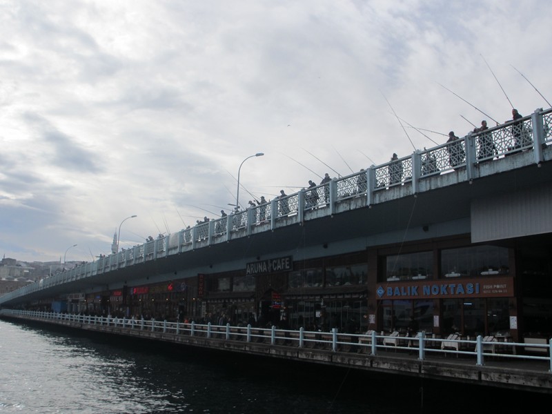 Bosforo bridge fishermen